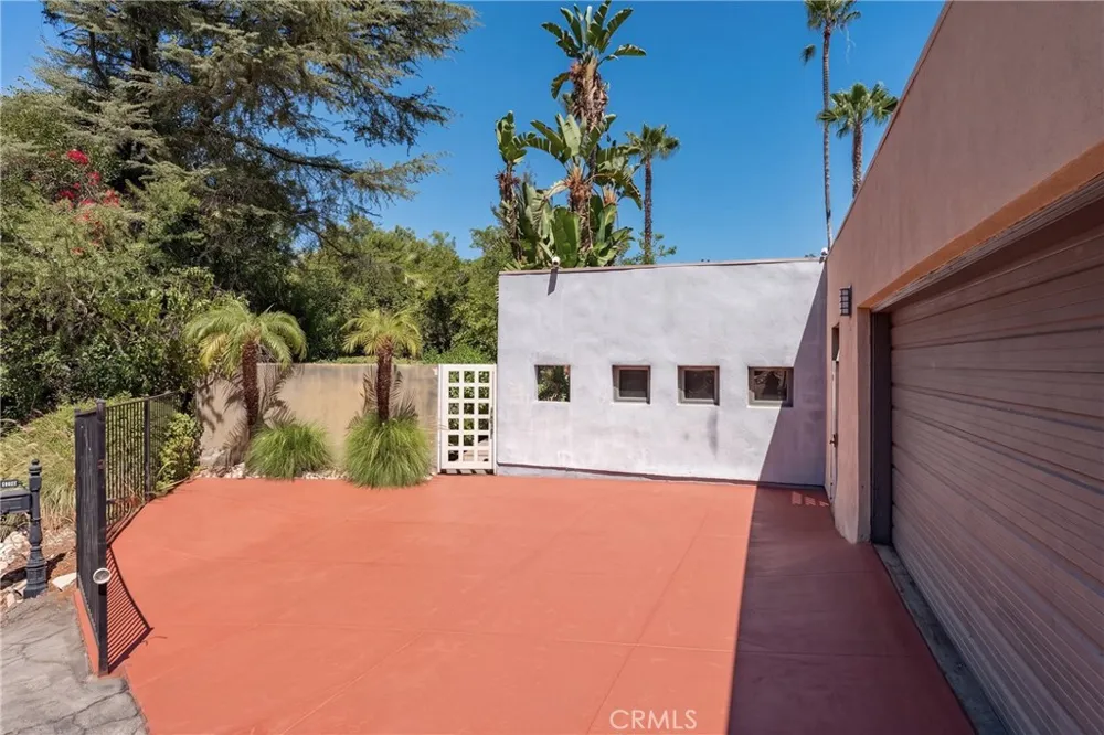 4956 Hood Drive Woodland Hills, CA 91364