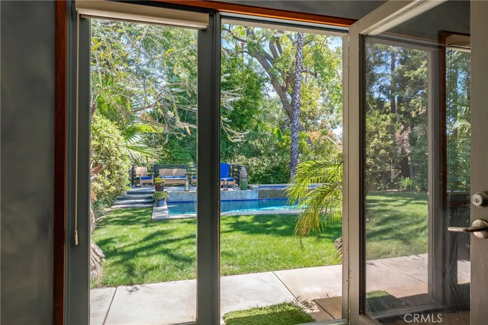 4956 Hood Drive Woodland Hills, CA 91364