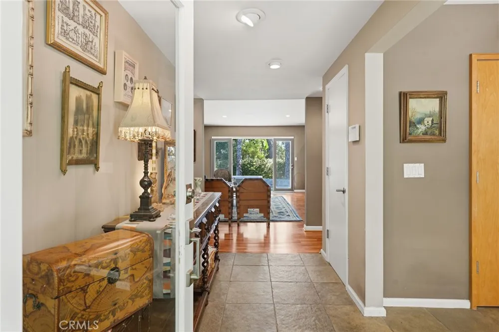 4956 Hood Drive Woodland Hills, CA 91364