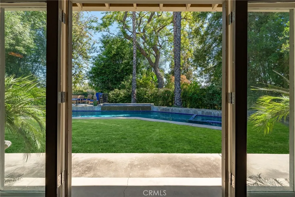 4956 Hood Drive Woodland Hills, CA 91364