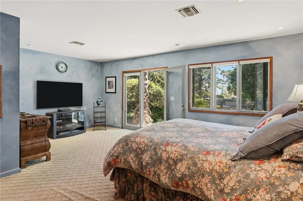 4956 Hood Drive Woodland Hills, CA 91364