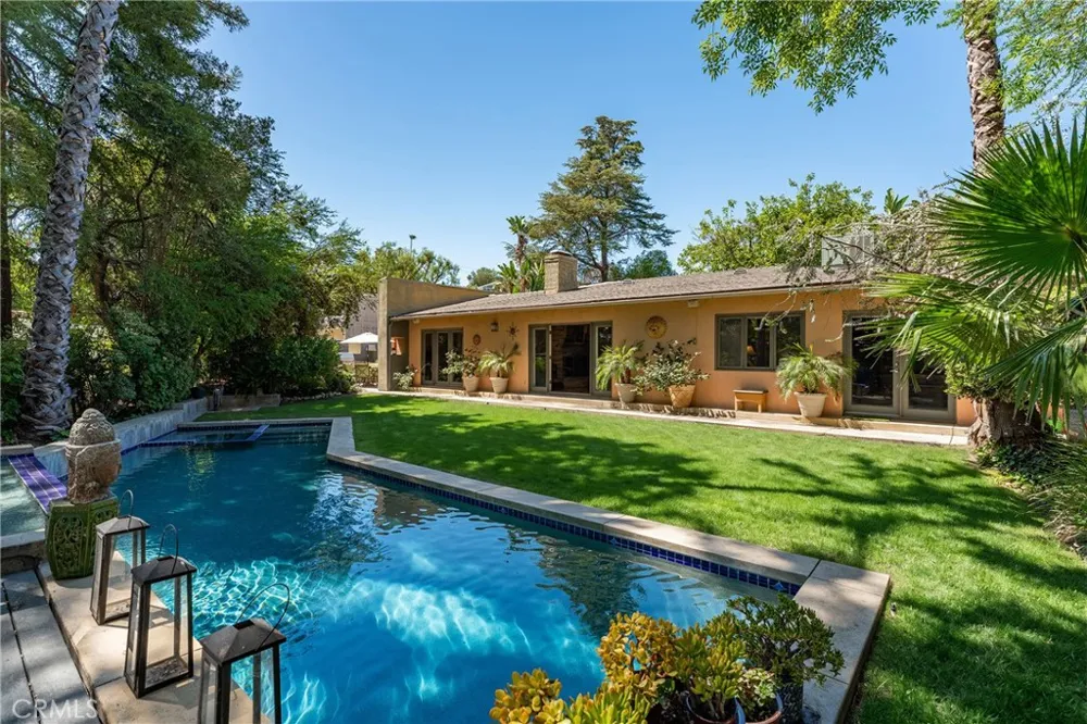 4956 Hood Drive Woodland Hills, CA 91364