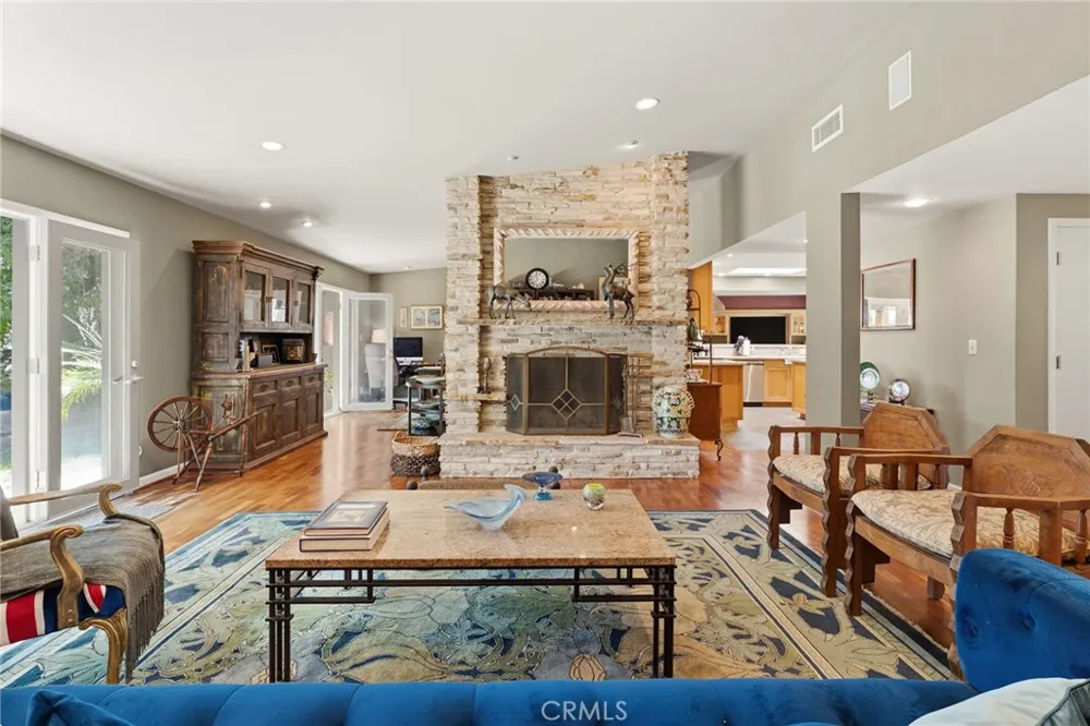 4956 Hood Drive Woodland Hills, CA 91364