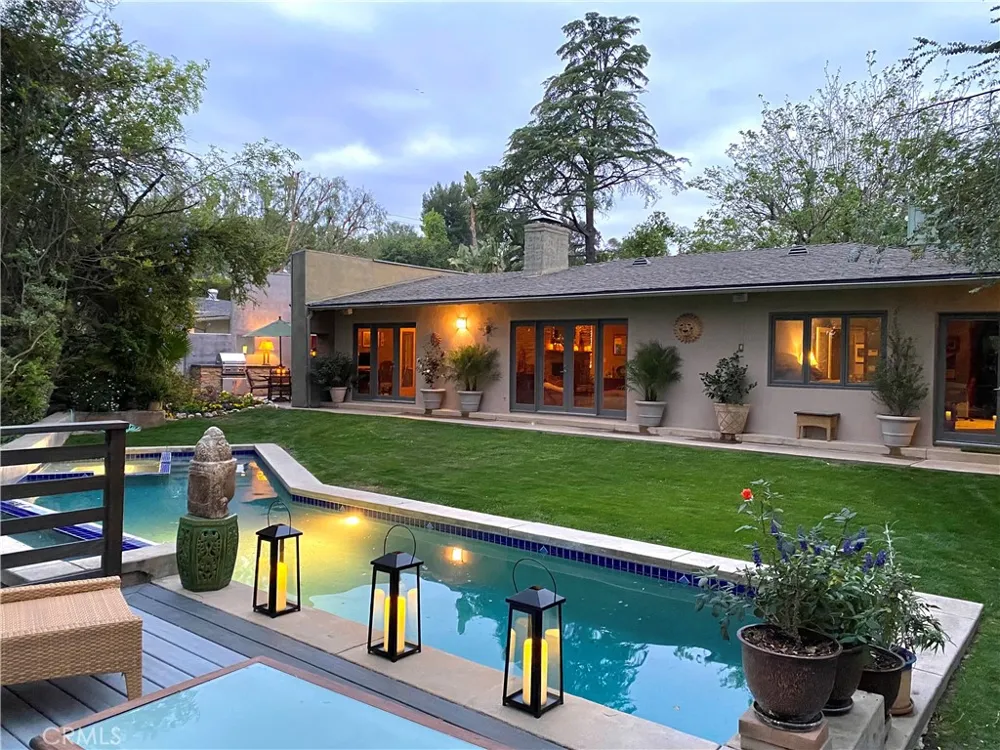 4956 Hood Drive Woodland Hills, CA 91364