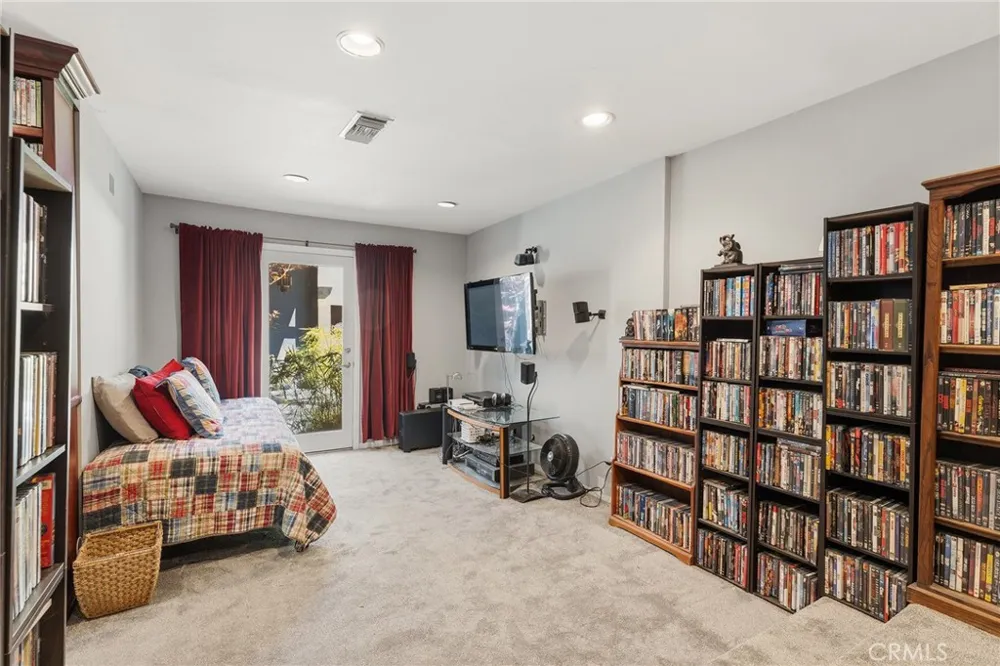 4956 Hood Drive Woodland Hills, CA 91364