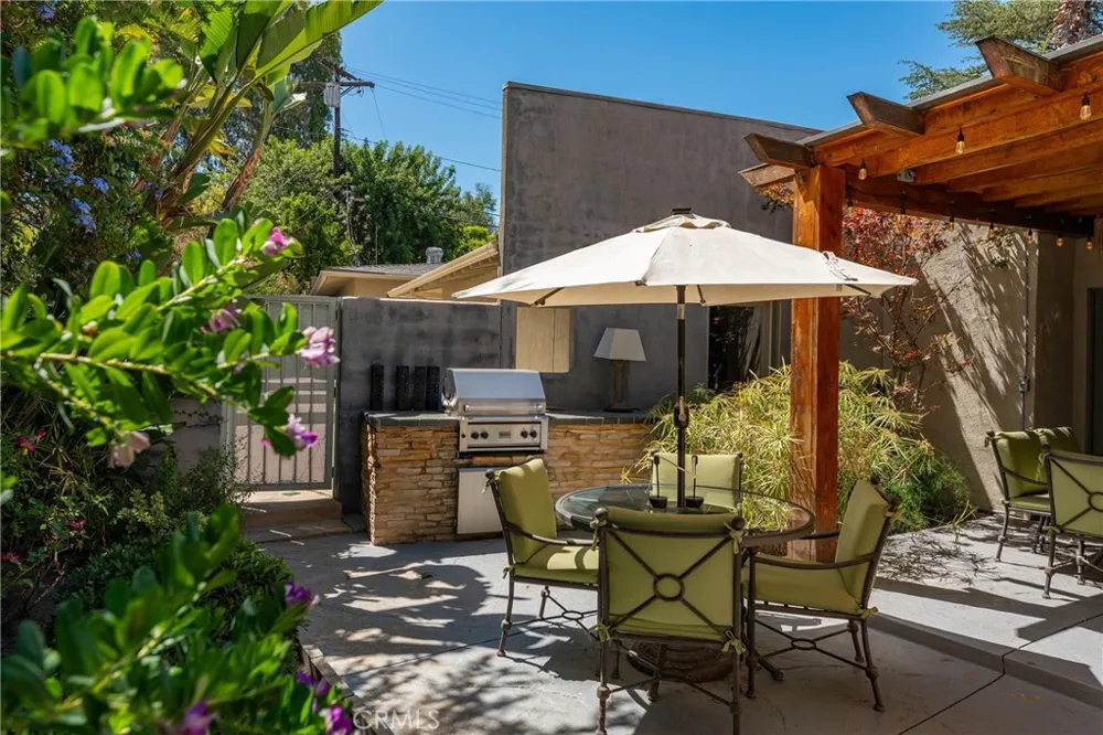 4956 Hood Drive Woodland Hills, CA 91364