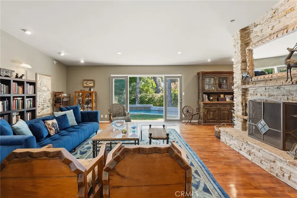 4956 Hood Drive Woodland Hills, CA 91364