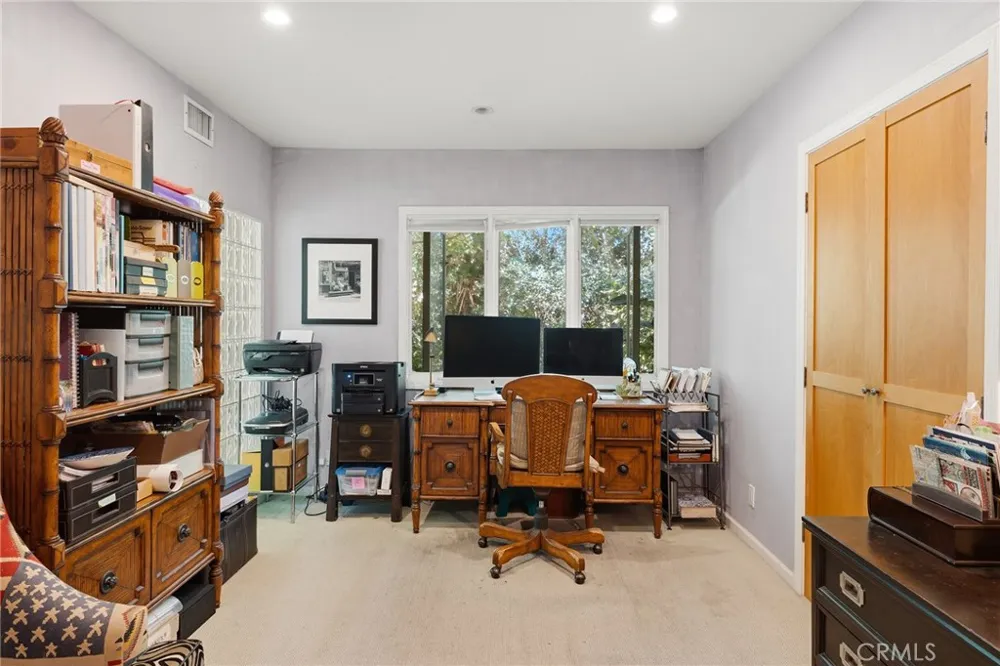 4956 Hood Drive Woodland Hills, CA 91364