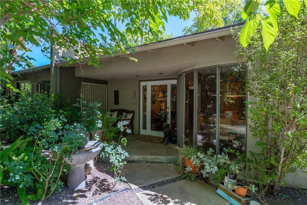 4956 Hood Drive Woodland Hills, CA 91364