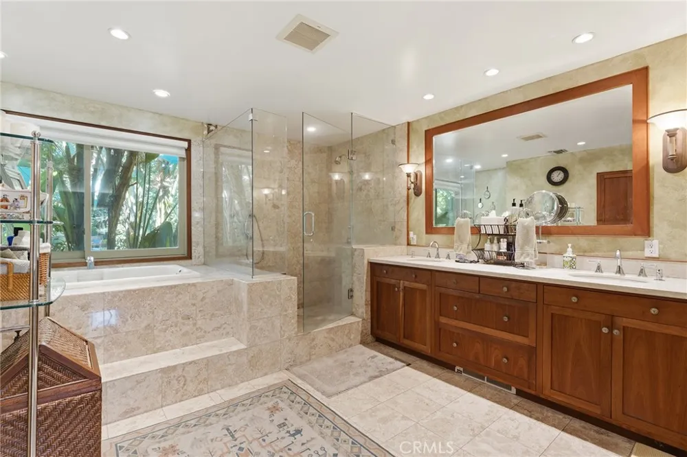 4956 Hood Drive Woodland Hills, CA 91364