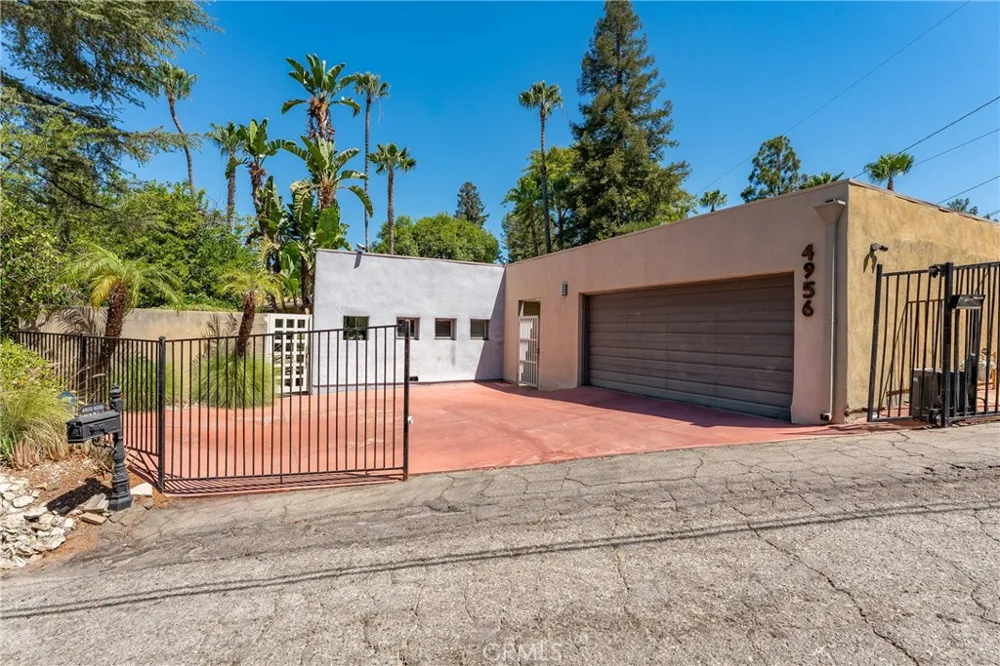 4956 Hood Drive Woodland Hills, CA 91364