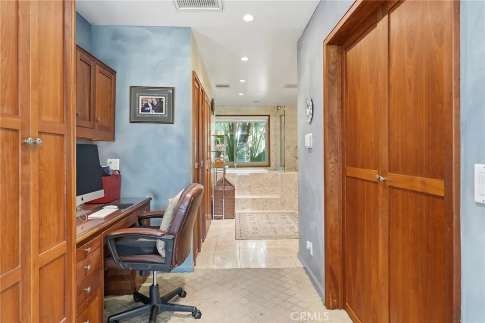 4956 Hood Drive Woodland Hills, CA 91364