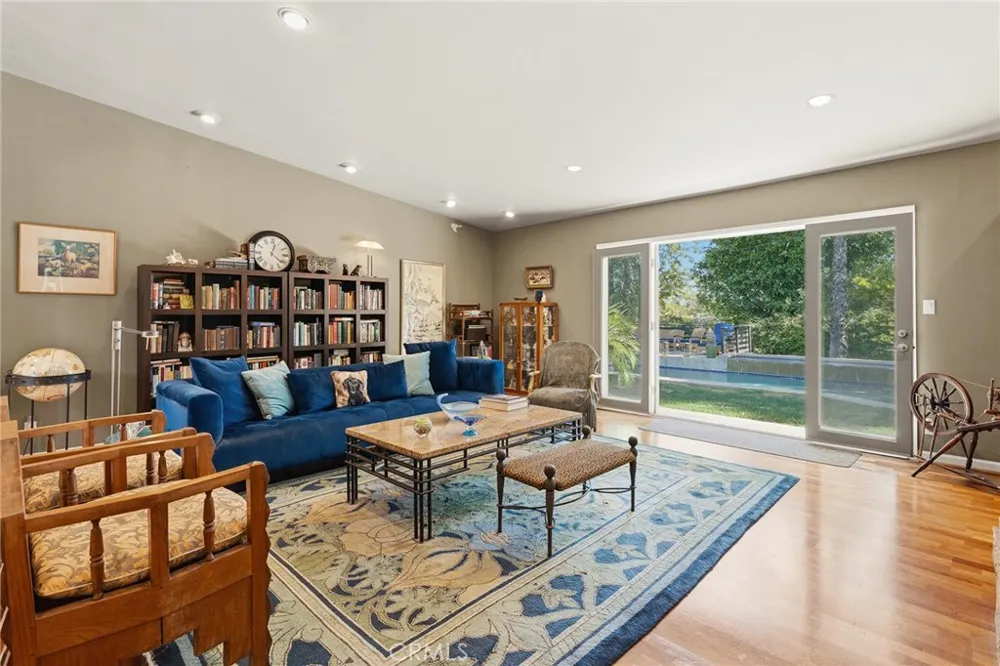 4956 Hood Drive Woodland Hills, CA 91364