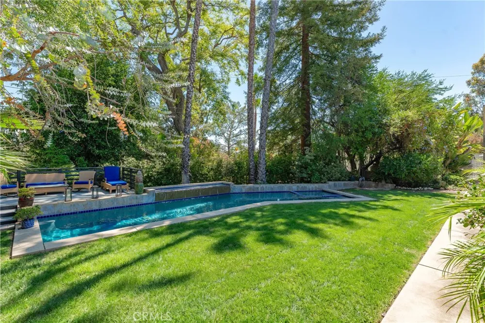 4956 Hood Drive Woodland Hills, CA 91364