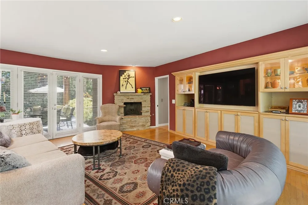 4956 Hood Drive Woodland Hills, CA 91364