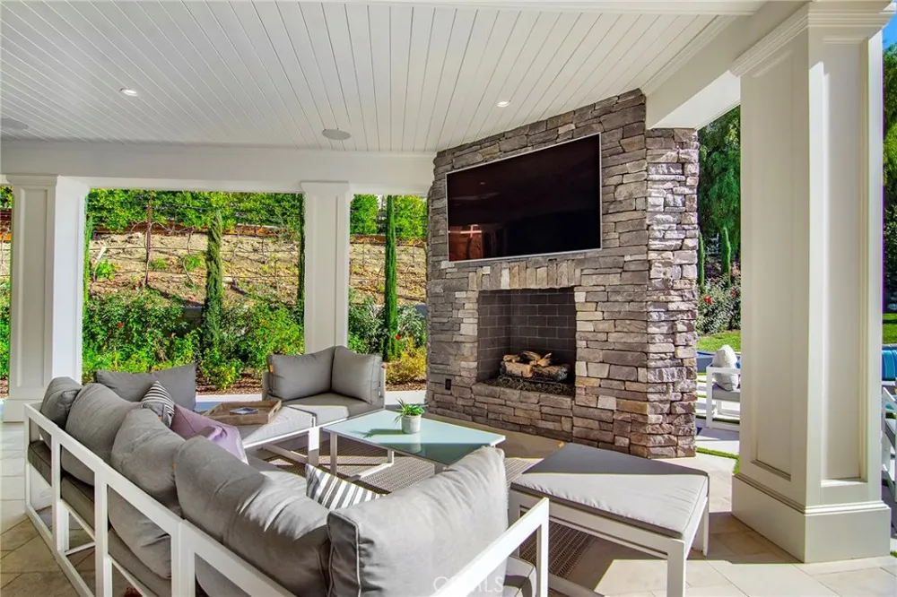 5546 JED SMITH ROAD Hidden Hills, CA 91302