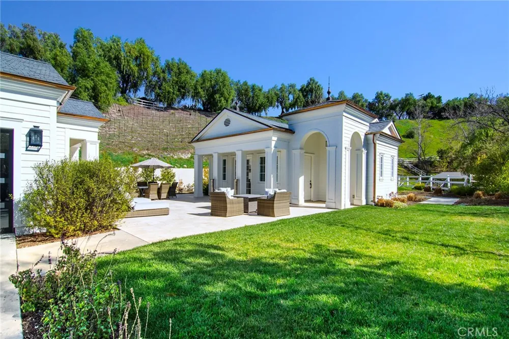 5546 JED SMITH ROAD Hidden Hills, CA 91302