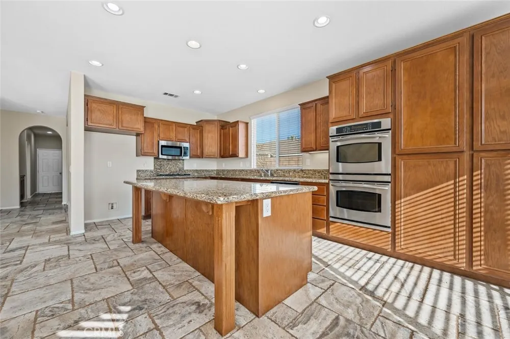 28365 Little Lake Court Menifee, CA 92585
