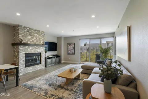 111 S De Lacey Avenue #304