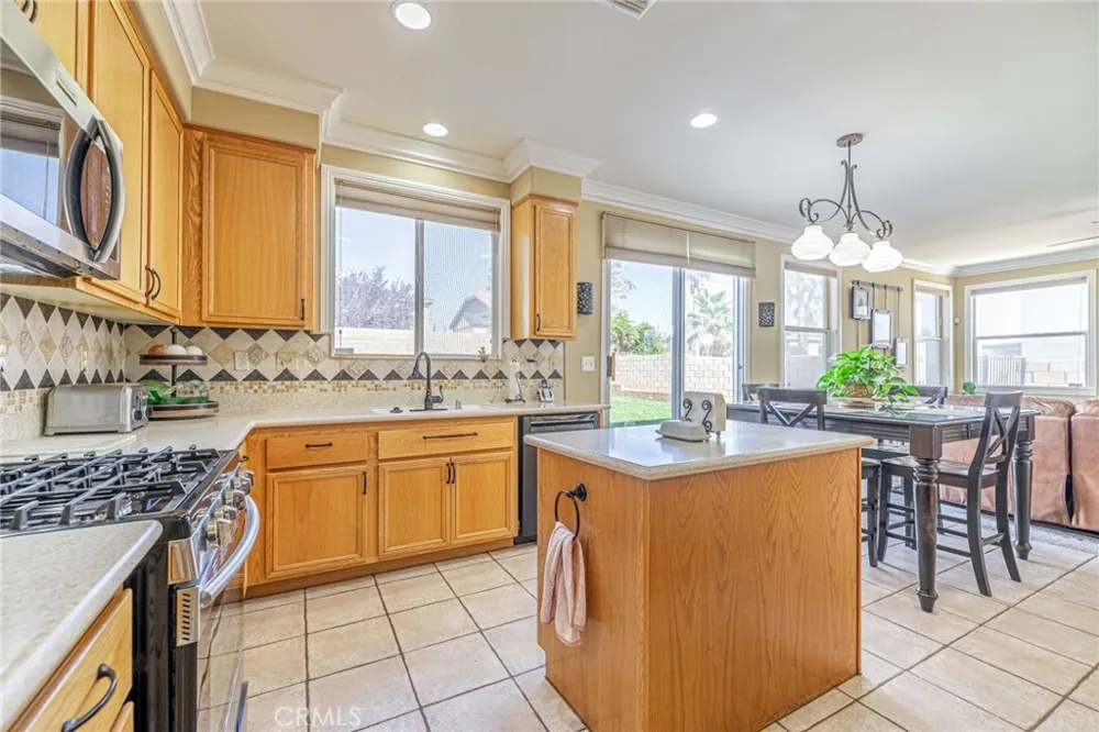 40125 Watford Way Palmdale, CA 93551