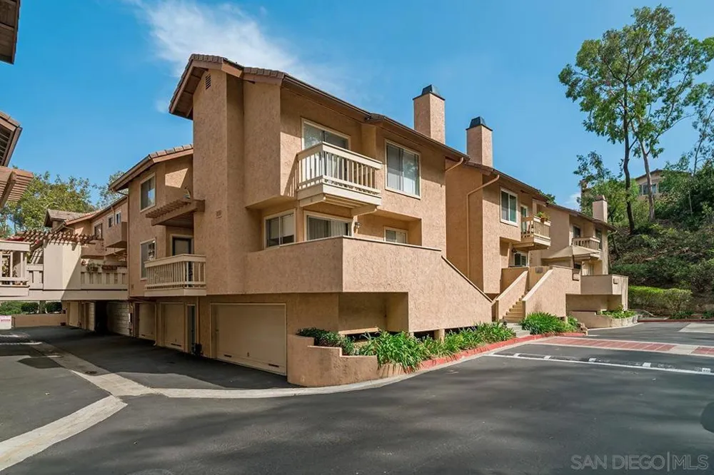 8268 Gilman Dr #9 La Jolla, CA 92037