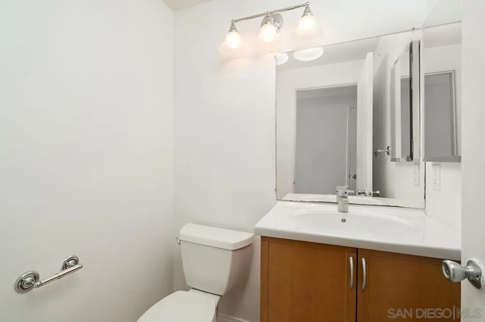 8268 Gilman Dr #9 La Jolla, CA 92037