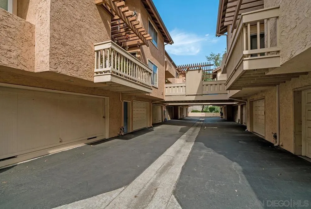 8268 Gilman Dr #9 La Jolla, CA 92037