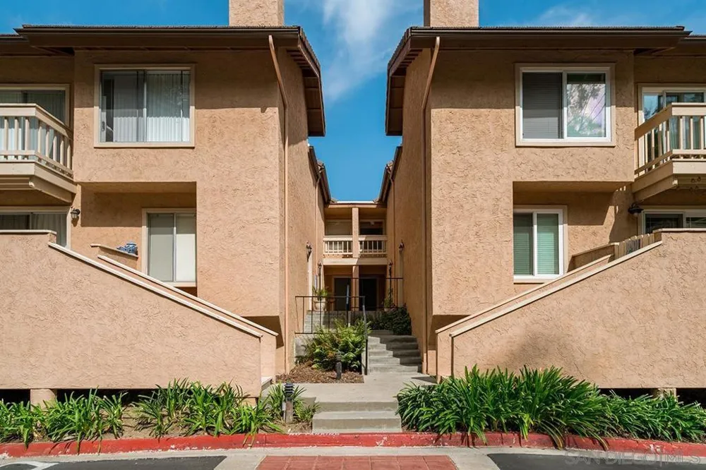 8268 Gilman Dr #9 La Jolla, CA 92037