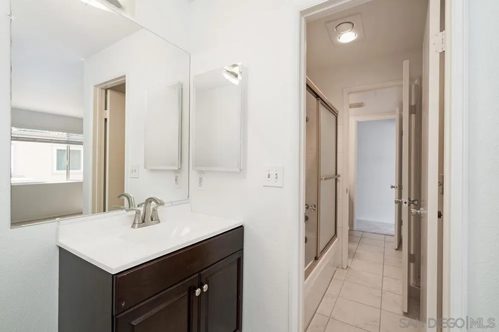 8268 Gilman Dr #9 La Jolla, CA 92037