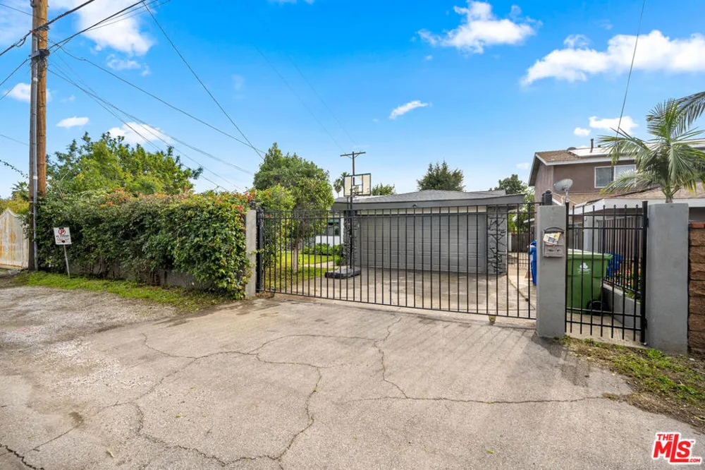 14034 Valerio Street Van Nuys, CA 91405