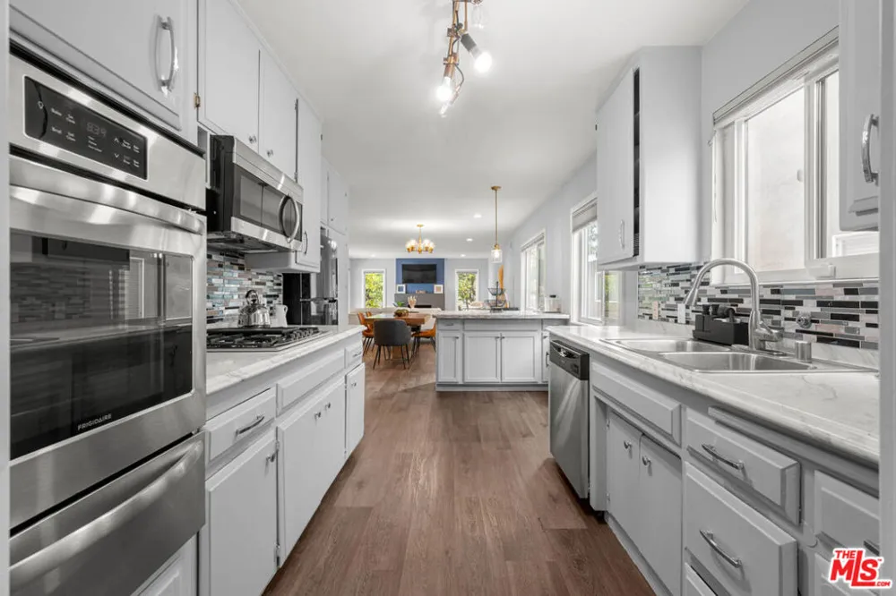 14034 Valerio Street Van Nuys, CA 91405
