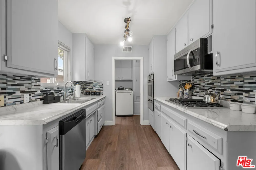 14034 Valerio Street Van Nuys, CA 91405