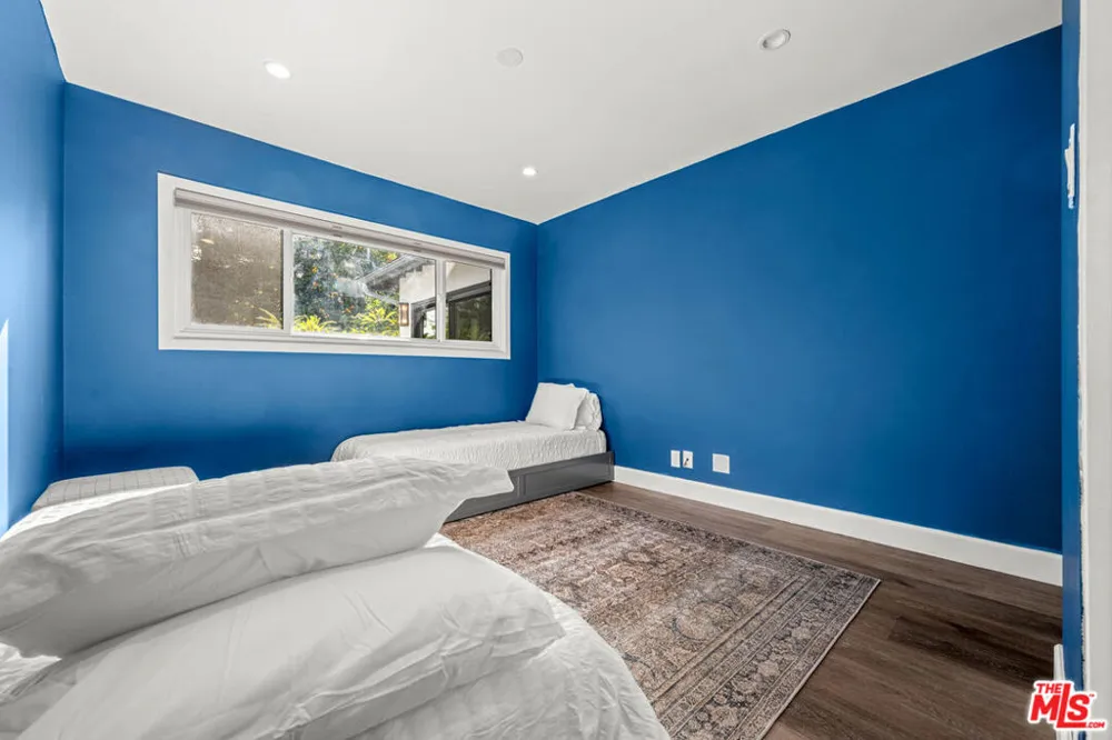 14034 Valerio Street Van Nuys, CA 91405