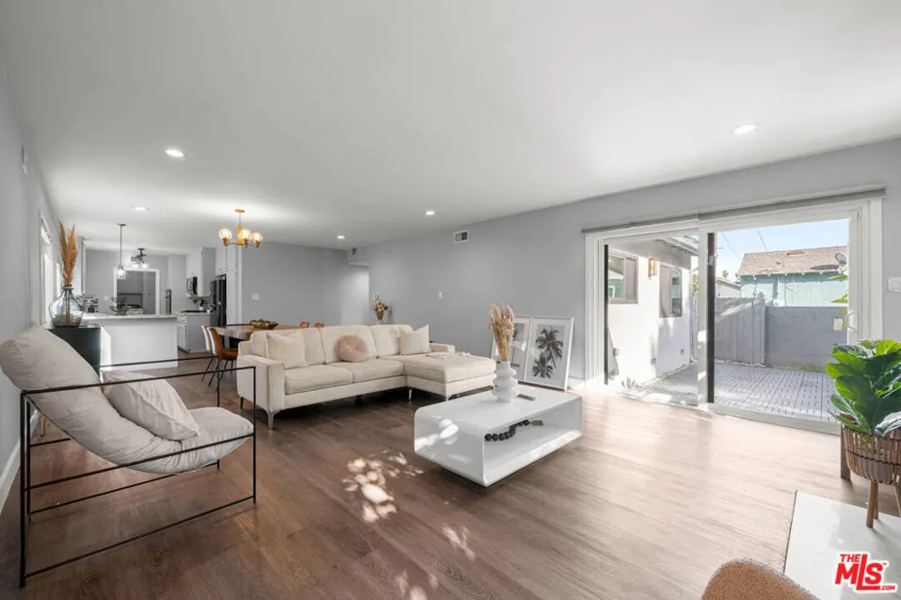 14034 Valerio Street Van Nuys, CA 91405
