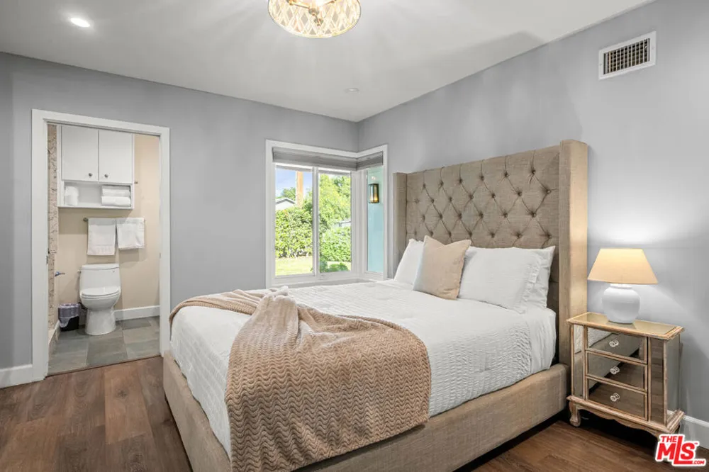 14034 Valerio Street Van Nuys, CA 91405
