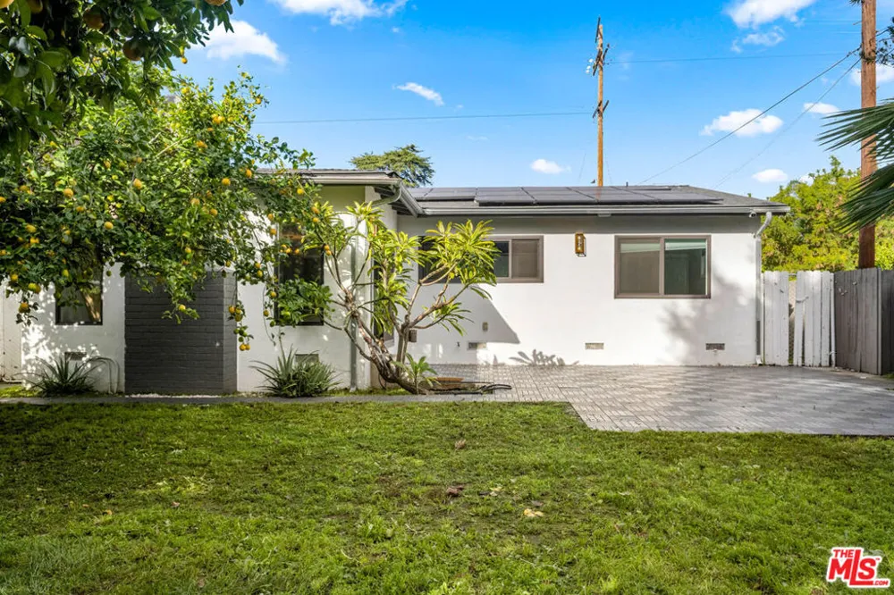 14034 Valerio Street Van Nuys, CA 91405