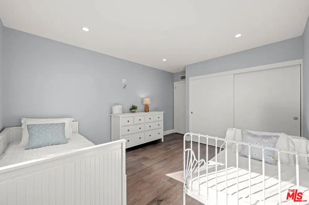14034 Valerio Street Van Nuys, CA 91405