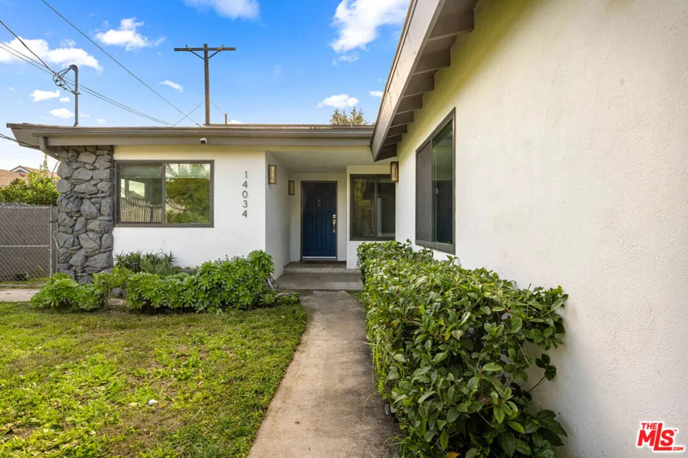 14034 Valerio Street Van Nuys, CA 91405