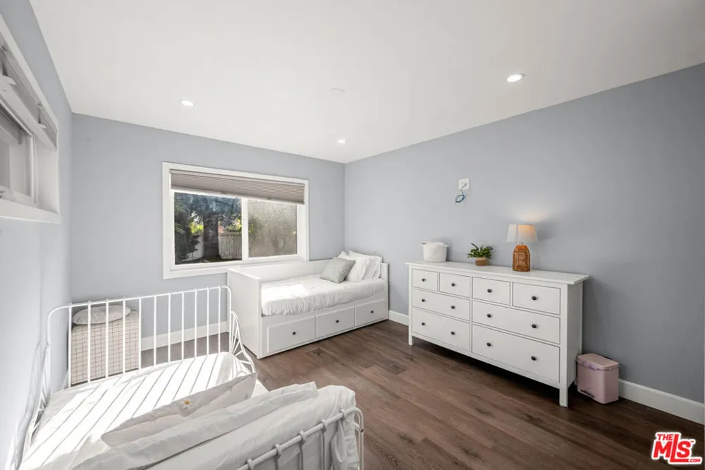 14034 Valerio Street Van Nuys, CA 91405