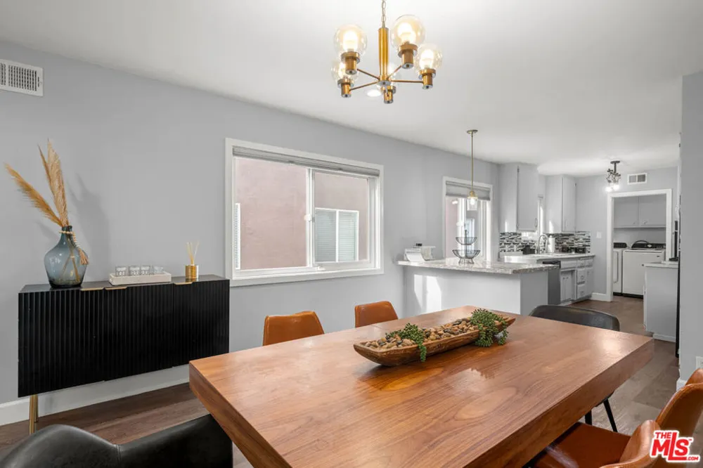 14034 Valerio Street Van Nuys, CA 91405