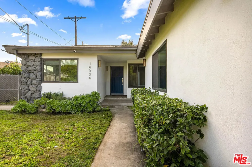 14034 Valerio Street Van Nuys, CA 91405