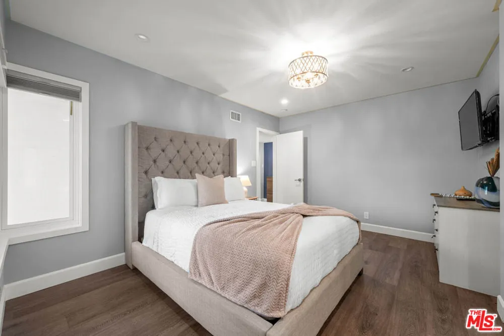 14034 Valerio Street Van Nuys, CA 91405