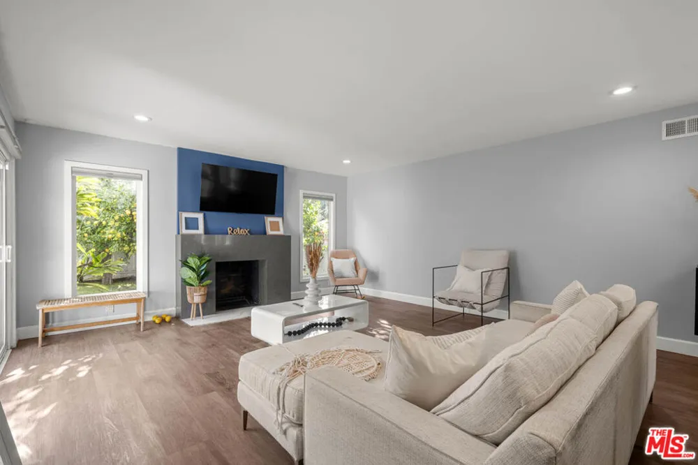14034 Valerio Street Van Nuys, CA 91405