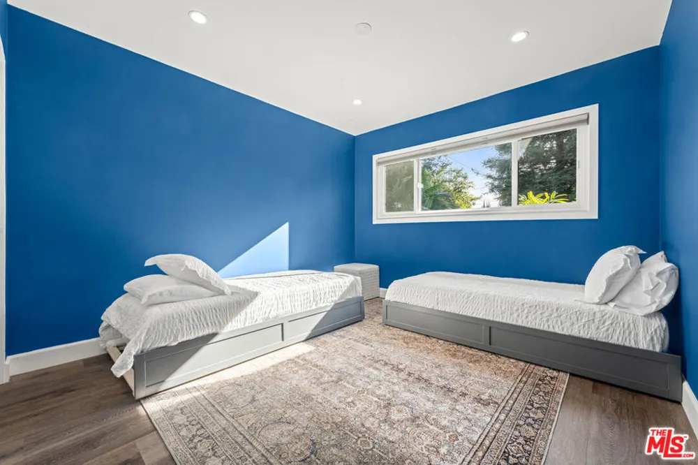 14034 Valerio Street Van Nuys, CA 91405