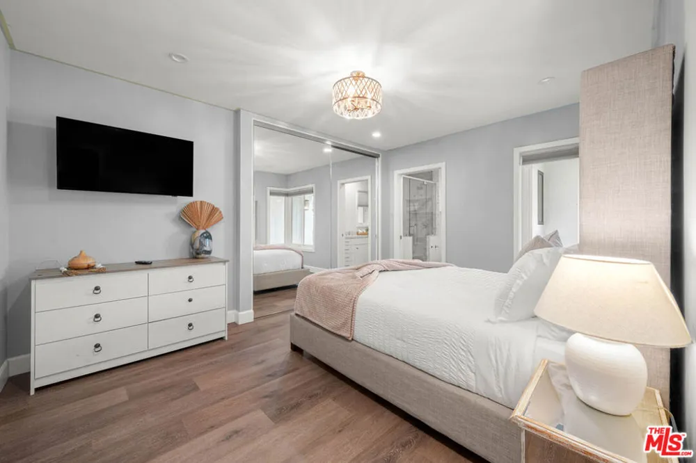 14034 Valerio Street Van Nuys, CA 91405
