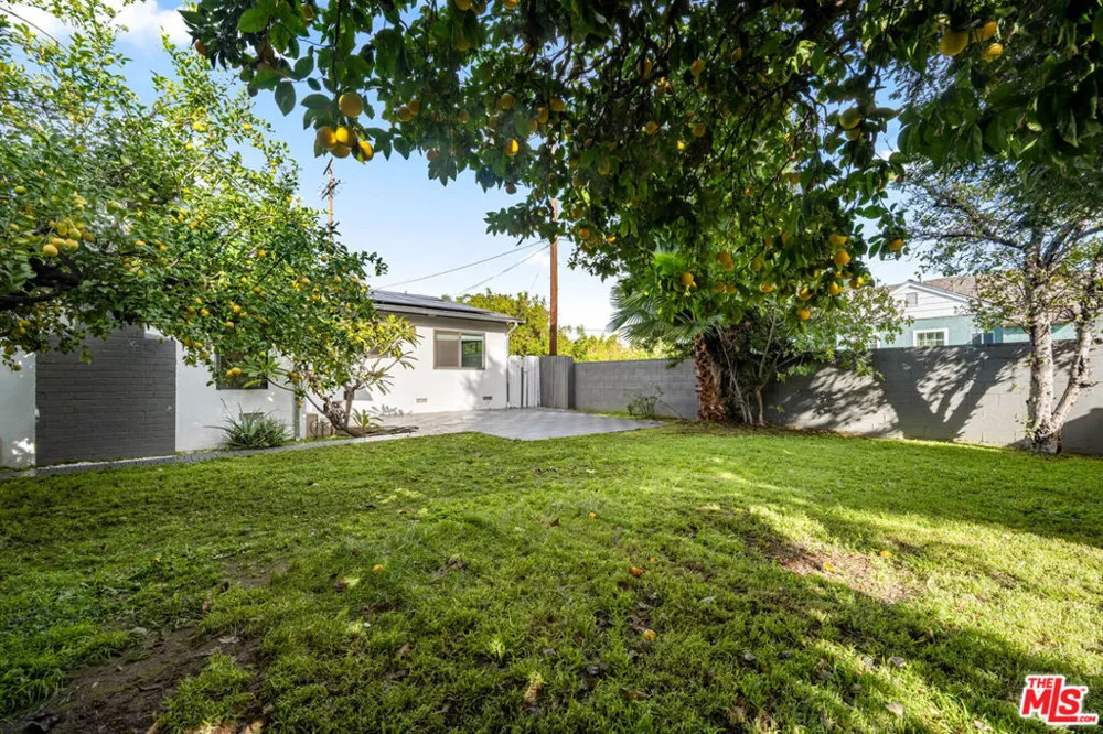 14034 Valerio Street Van Nuys, CA 91405