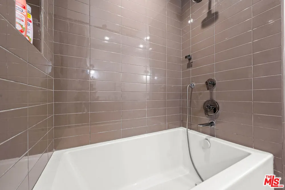 14034 Valerio Street Van Nuys, CA 91405