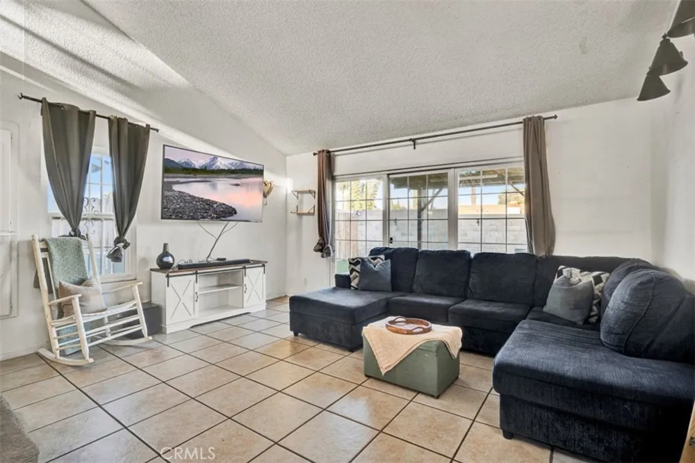 1173 S Cactus Rialto, CA 92376