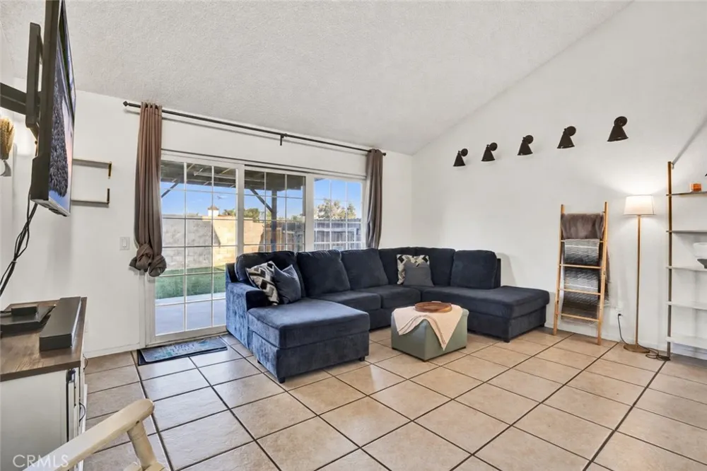 1173 S Cactus Rialto, CA 92376