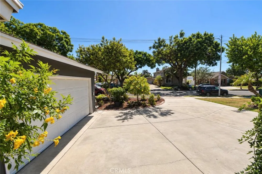 1521 W Crone Anaheim, CA 92802